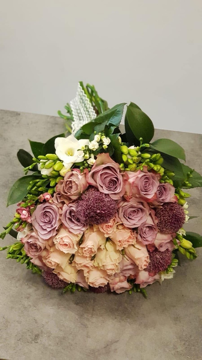 Buchet elegant cu flori mov — e-flower București
