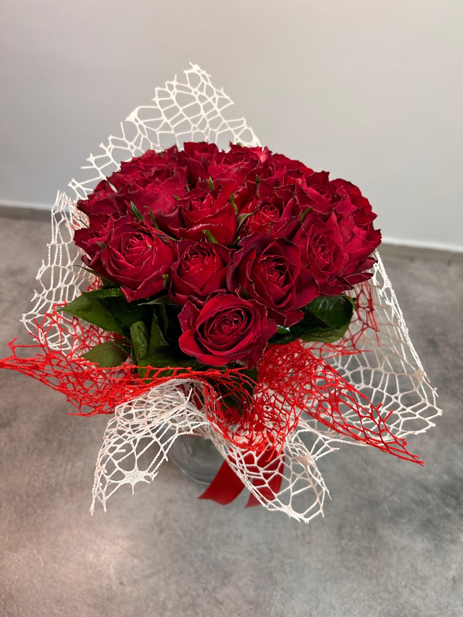 Buchet de trandafiri roșii - aranjament romantic e-flower