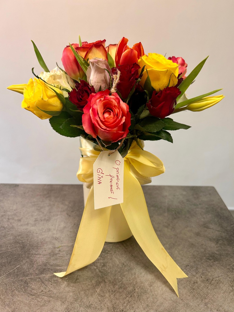 Cutie florală mixtă festivă — aranjament cadou special e-flower